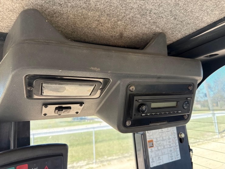 2014-deere-672g-image-32