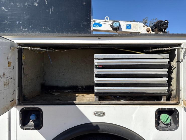 2017-ford-f550-xl-image-23