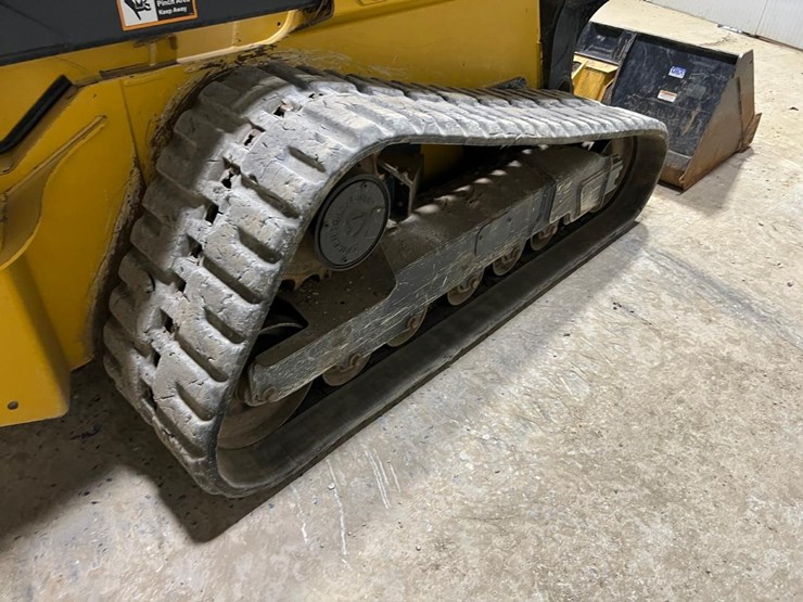 2015-deere-333g-image-18