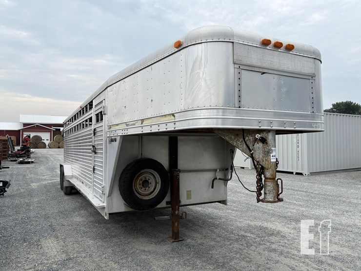 1995-featherlite-24-ft-image-3