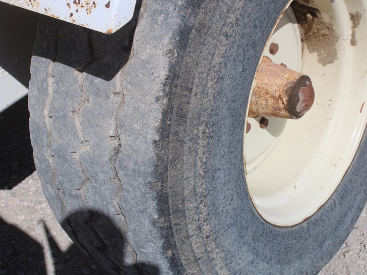 #2044-•-#2044---harsh-303h-feed-mixer-wagon-image-14