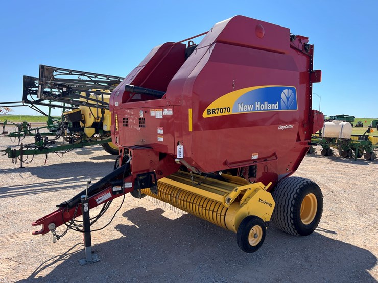 2013-new-holland-br7070-image-1