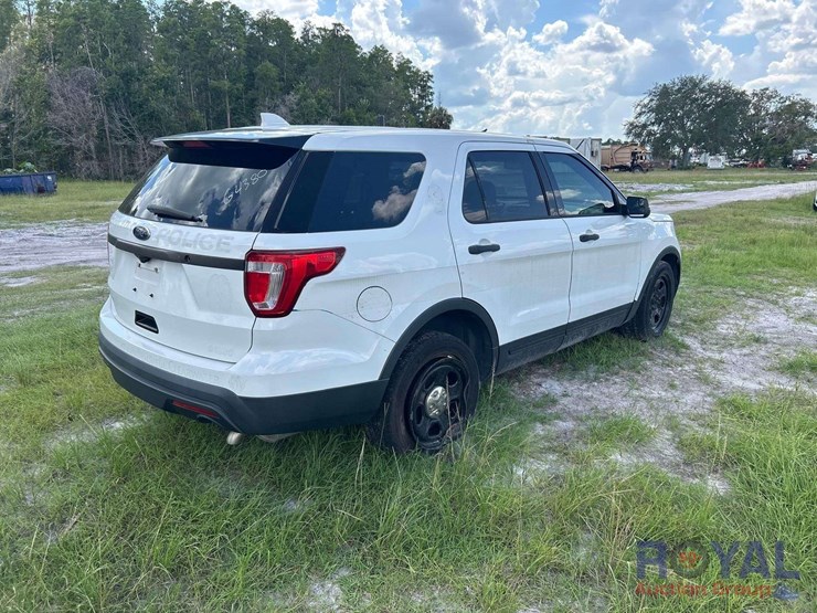 2017-ford-explorer-image-3