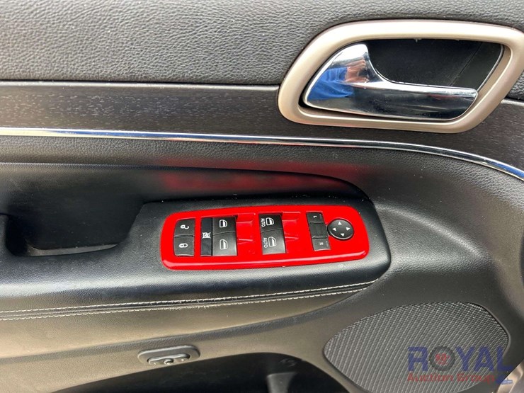 2016-jeep-grand-cherokee-image-12