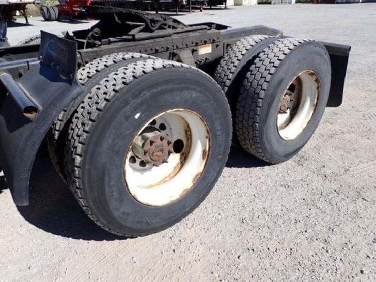 2016-freightliner-cascadia-t/a-hiway-tractor---day-image-40