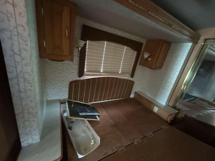 1999-southwind-fleetwood-34n-34ft-class-a-motorhome-image-19