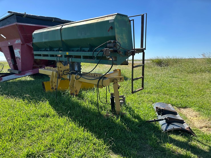 #32236-•-nammoc-levee-squeeze-w/marliss-levee-seeder-image-1