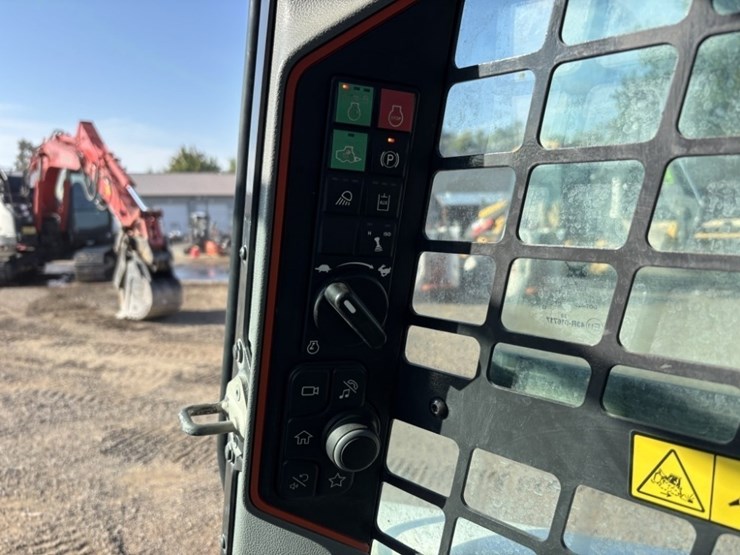 2021-bobcat-t76-image-19