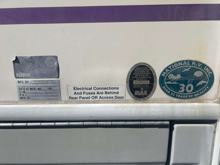 1998-national-rv-tropi-cal-t/a-35ft-class-a-motorhome-image-37