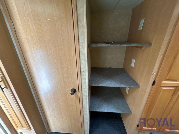 2008-41ft-kz-sportsman-police-bunk-5th-wheel-tri-axle-travel-trailer-image-22