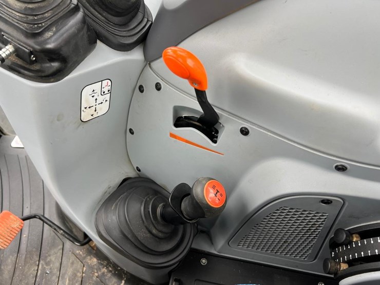 2017-new-holland-t4.75-image-29