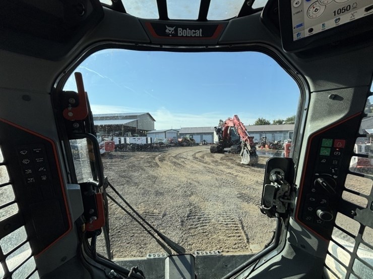 2021-bobcat-t76-image-24