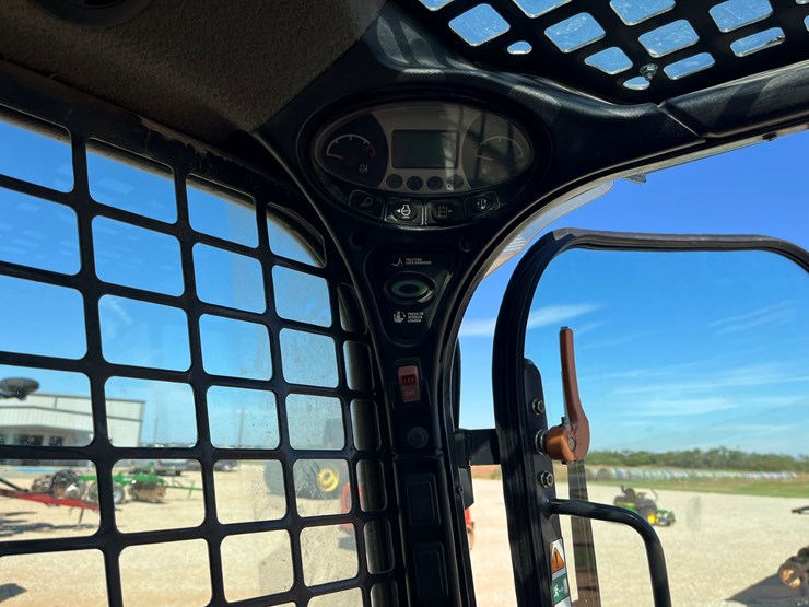 2015-bobcat-t870-image-18