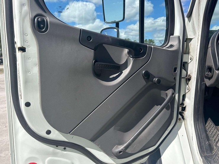 2011-freightliner-m2-112-tri-axle-dump-truck-image-11