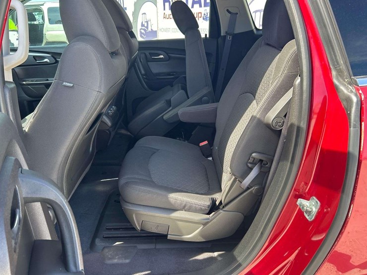 2012-chevrolet-traverse-image-16