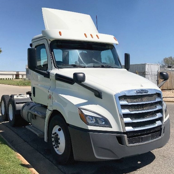 FREIGHTLINER CASCADIA 126