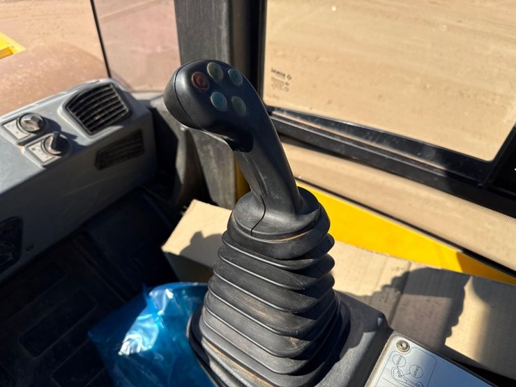 2017-bomag-bw211-image-23