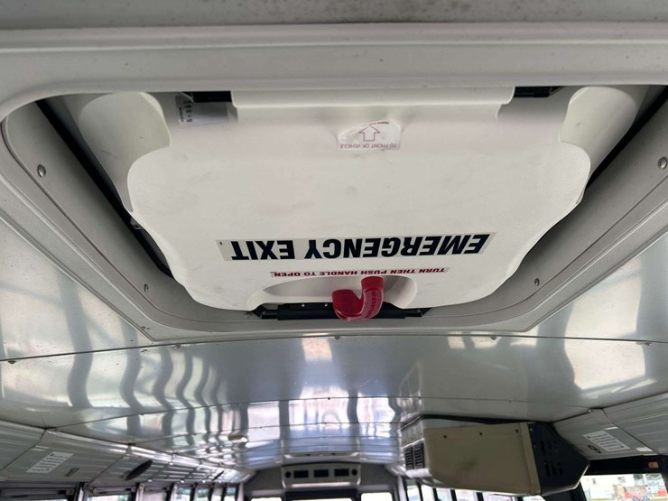 2009-freightliner-b2-image-27