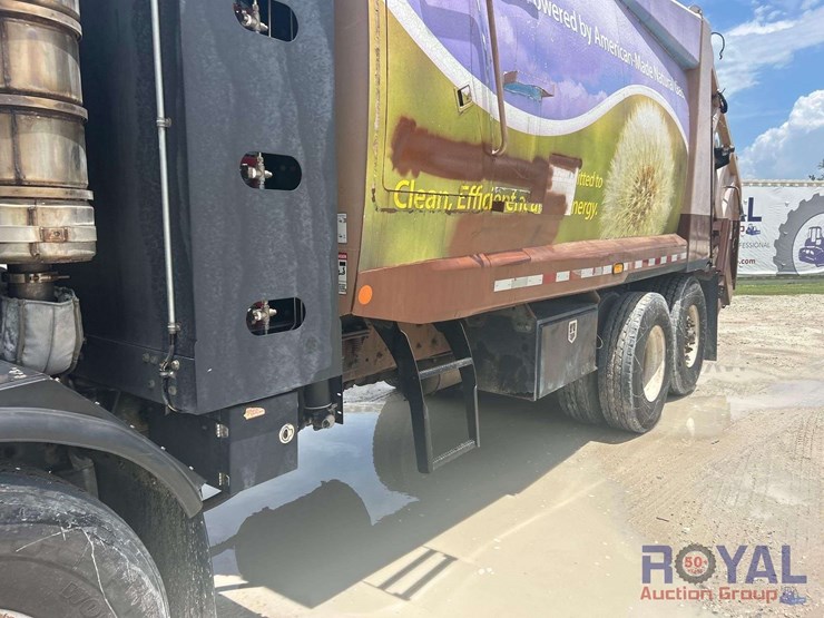 2012-crane-carrier-low-entry-t/a-rear-loader-garbage-truck-image-10