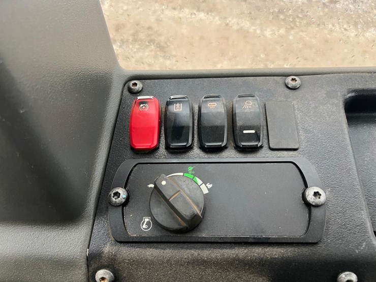 2020-caterpillar-d5k2-lgp-image-30