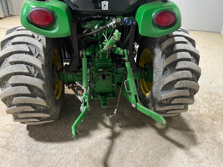 2020-john-deere-3046r-image-16