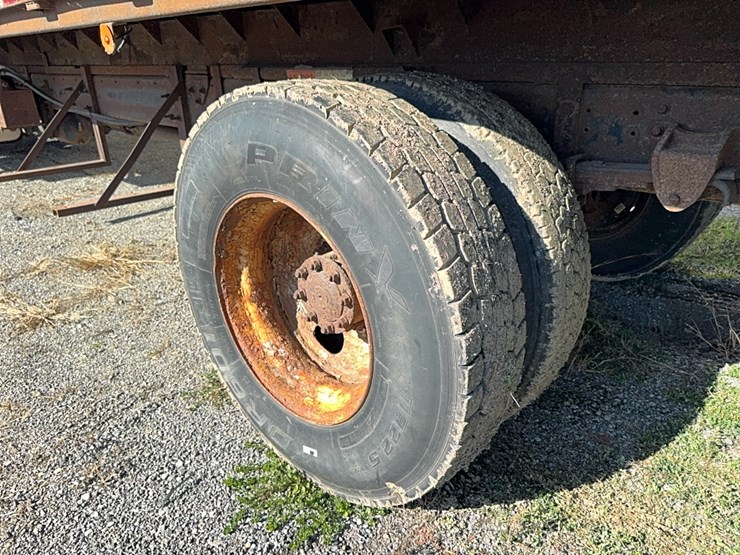 2018-hino-268-image-13