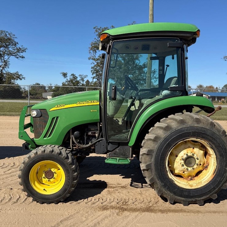 JOHN DEERE 4320