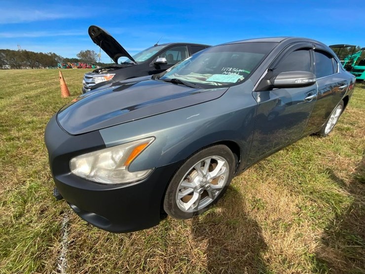 2014-nissan-maxima-**salvage-title**-image-3