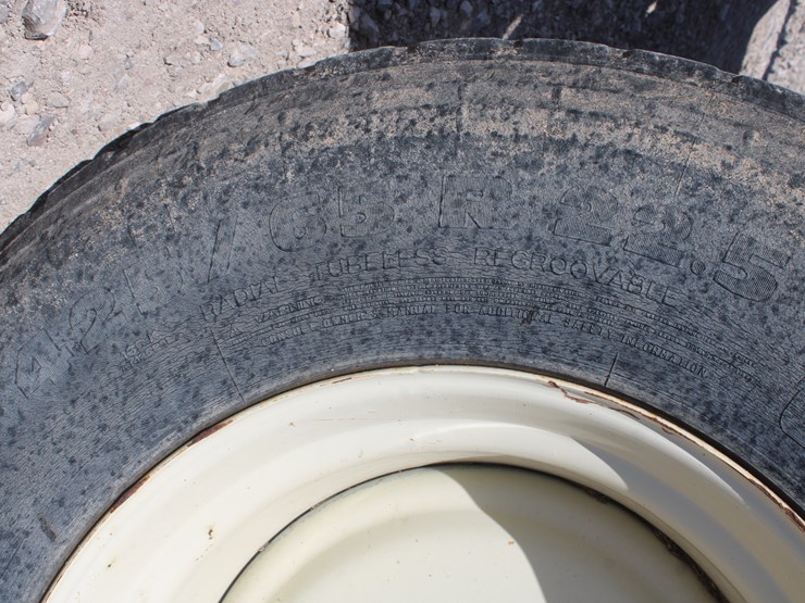 #2044-•-#2044---harsh-303h-feed-mixer-wagon-image-13