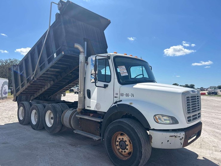 2011-freightliner-m2-112-tri-axle-dump-truck-image-2