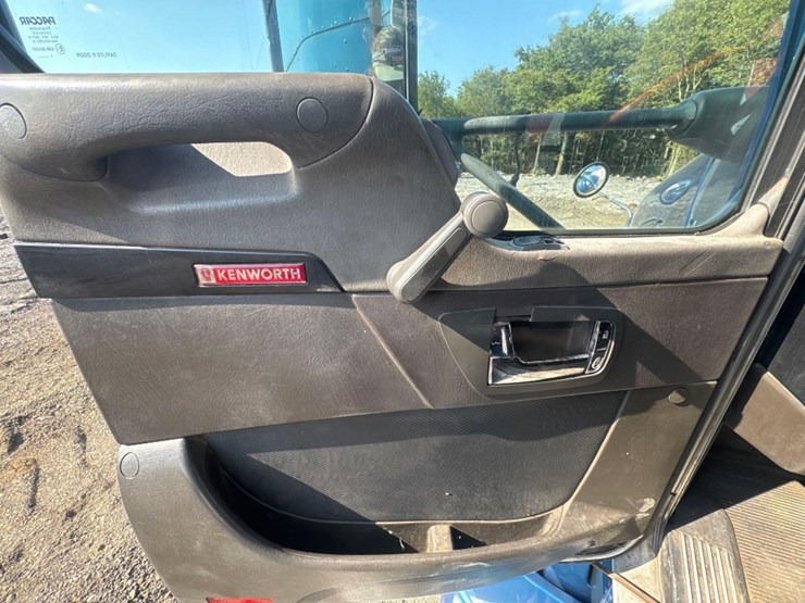 2012-kenworth-t660-image-26