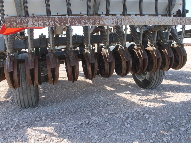 #2013-•-26-ft-crustbuster-grass-drill-image-18