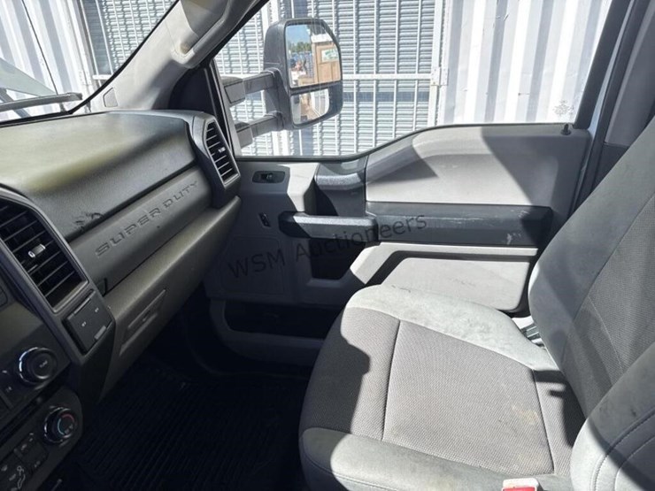 2017-ford-f550-image-22