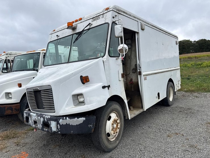 2002-freightliner-mt55-image-1