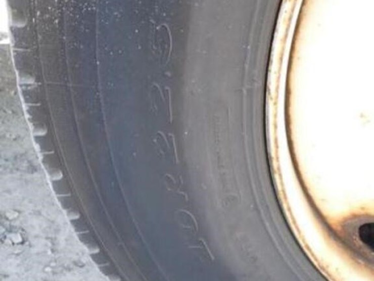 2012-freightliner-mt55-image-35