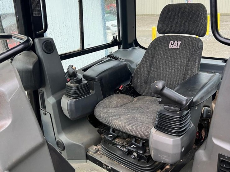 2020-caterpillar-d5k2-lgp-image-26