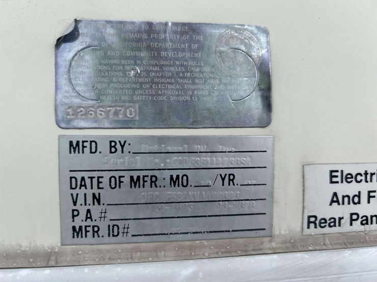 1998-national-rv-tropi-cal-t/a-35ft-class-a-motorhome-image-9