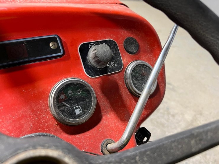 massey-ferguson-243-image-21