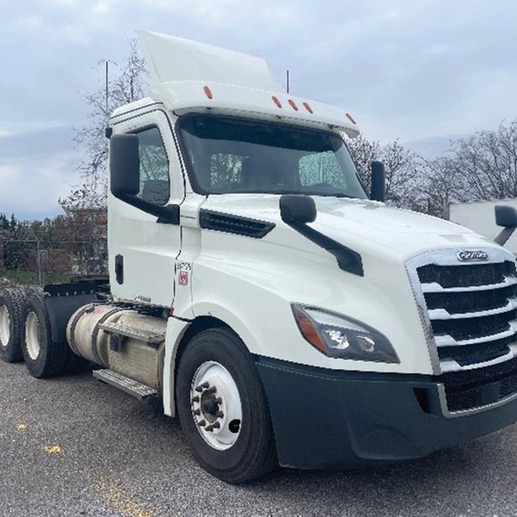 2018 FREIGHTLINER CASCADIA 126