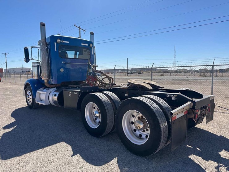 2013-peterbilt-367-image-5