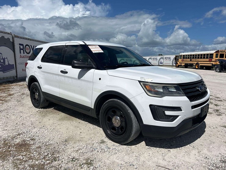 2016-ford-explorer-image-2