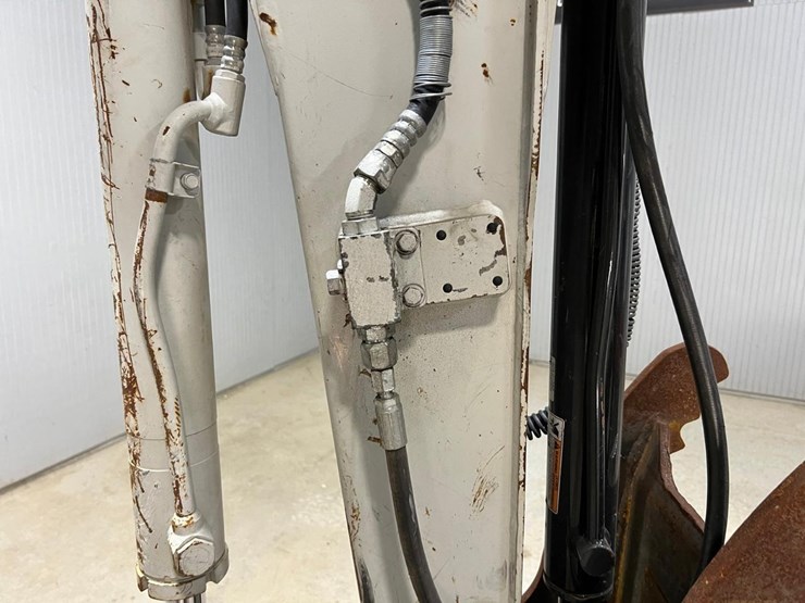 takeuchi-tb240-image-10