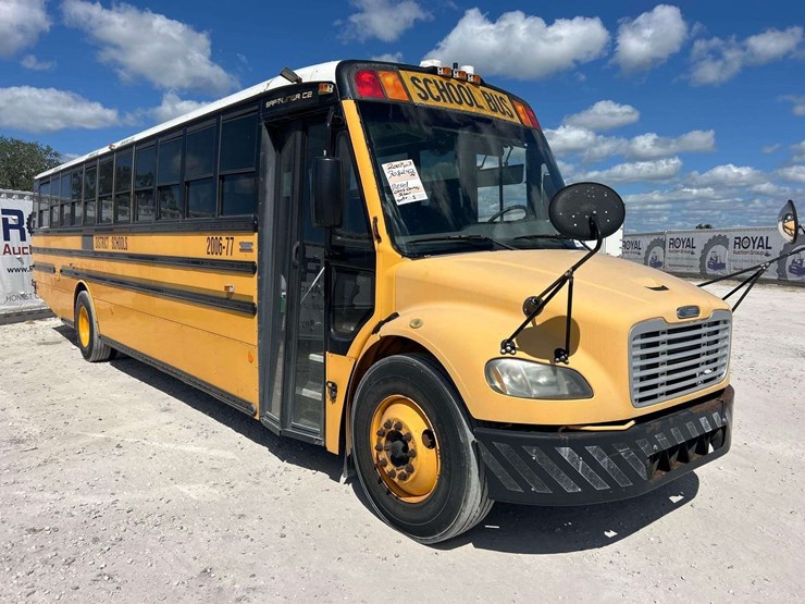 2007-freightliner-b2-image-2