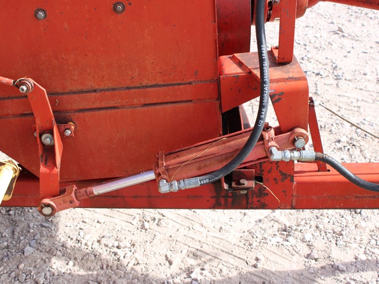 new-holland-315-image-16