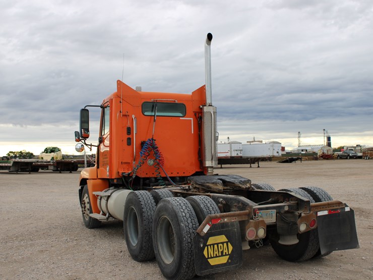 #2063-•-#2063--2006-freightliner-century-classic-s/t-semi-image-6