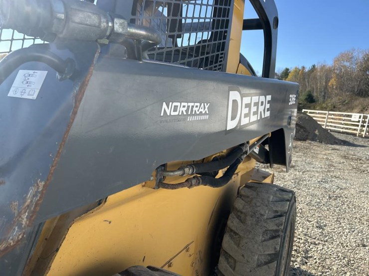 2016-deere-326e-image-18