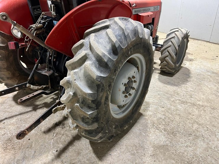 massey-ferguson-243-image-15