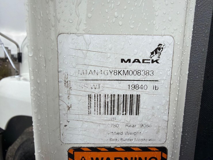 2019-mack-anthem-64t-image-22