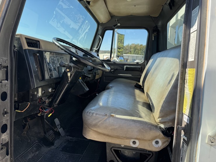 1995-international-4700-image-13