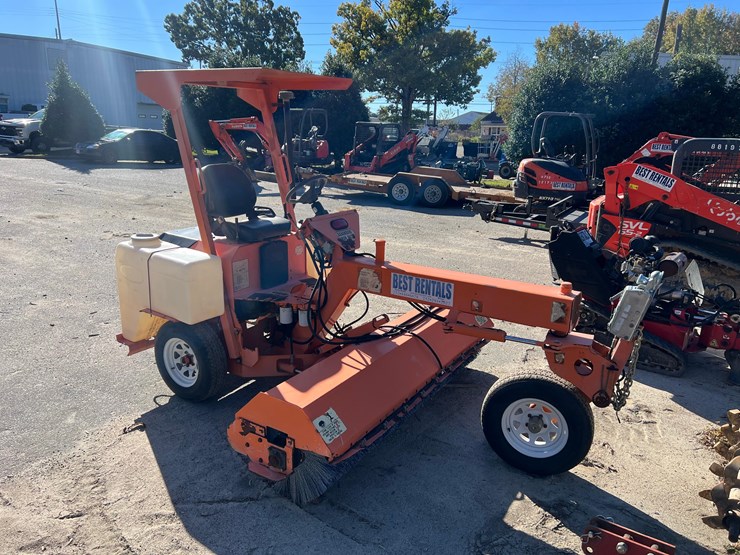 lay-mor-sweepmaster-300-image-1